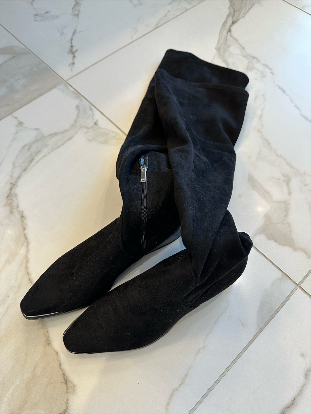 Black Women's Knee-High Pointed Toe Boots - Classic Everyday Style